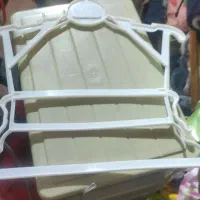 حراج تعدادی چوب لباسی سفید چهار گوش