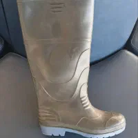 چکمه پلاستیکی