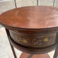 میز پایه مناسب آباژور و مجسمه و گلدان