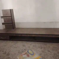 میز تلوزیون قابل نصب روی دیوار و صندلی تاب بچه