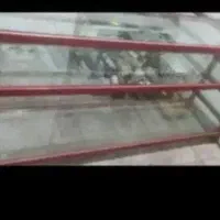 ویترین شیشه ای