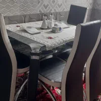 میزناهارخوری ۴ نفره شیشه ای باطرح گل تمیزوسالم هست|میز و صندلی غذاخوری|بردسکن, |دیوار