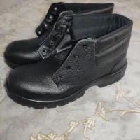 سه جفت کفش ایمنی مارک یحیی. و نگهبان|کیف، کفش، کمربند|ری, سرتخت|دیوار