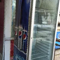 لوازم فست فود. ساندویچ و پیتزا. یخچال