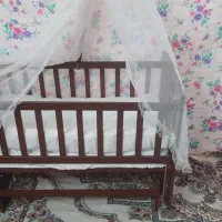 تخت وگهواره تمام چوب نوزاد کنار مادر با سرویس خواب