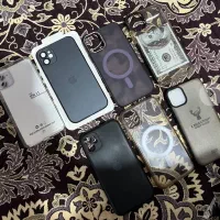 جعبه آیفون ۱۱ اصل و تعدادی کاور ایفون ۱۱ درحد نو