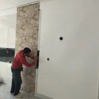 نصاب کاغذ دیواری کنگاور