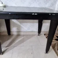 میز نیازمند تعمیر