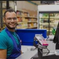 فروشنده سوپر مارکت