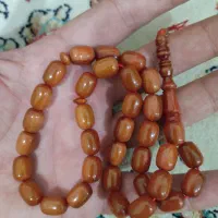 تسبیح کهربا درجه یک خشگ مثل سنگ به شرط