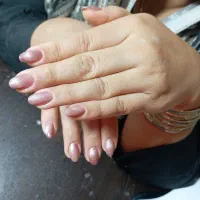 خدمات کاشت ناخن