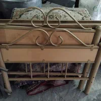 تخت فلزی