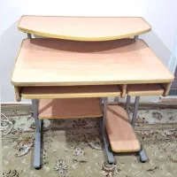 میز کامپیوتر سالم و تمیز