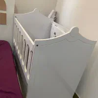 تخت کنار مادر