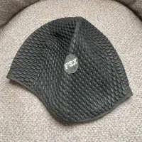 کلاه شنا و عینک و فین