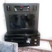 تلویزیون به همراه میز