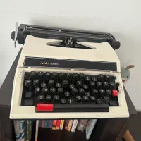 ماشین تحریر قدیمی All Leaders