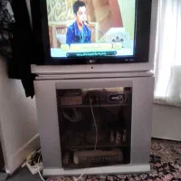 تلوزیون ۲۹ اینچ ال جی همراه میز و گیرنده دیجیتال