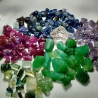 الماس یاقوت زمرد|جواهرات|مشهد, هفت تیر (حافظ)|دیوار