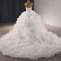 پروانه و گل های پارچه ای برای تزئین لباس ویژه یلدا|لباس|رشت, معلم|دیوار