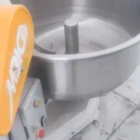 یک‌دستگاه‌خمیرگیرتمام‌استیل‌180کیلویی