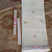 چند رول کاغذ دیواری