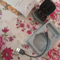 دوعدد ایرپاد و هدفون (تکی هم میفروشم)