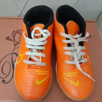 کفش ورزشی فوتبالی