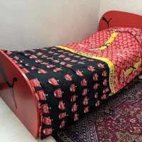 تخت نو جوان و میز کامپیوتر