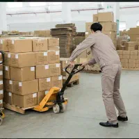 کارگر انبار