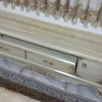 دوتا میز  تلویزیون ومیز جلوی مبل