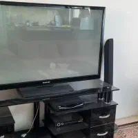 تلویزیون پلاسما ۵۱ اینچ با میز