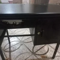 میز  فلزی