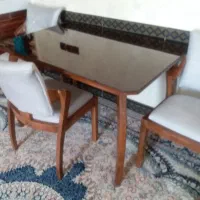 میزغذاخوری چهارنفره به فروش میرسد
