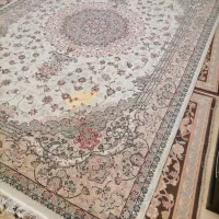 فرش ماشینی کرم رنگ یکسال کار کرده|فرش|کرج, باغ سیب|دیوار