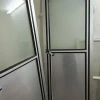 ۲عدد درب المبنیوی ویک عدد پنچره اهنی