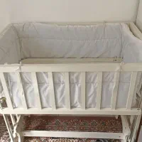 تخت کنار مادر