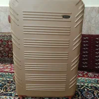 چمدان خیلی خوش رنگ در حد نو