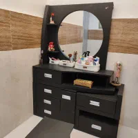 دراور هفت کشو با آینه و صندلی