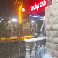 پیک موتوری وکارگر ساده درکافه رستوران
