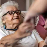 نیازمند به پرستار برای نگهداری از سالمند