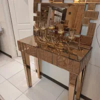 آینه و میز و شمعدان برنزی