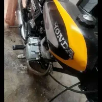 یک دستگاه موتور سیکلت