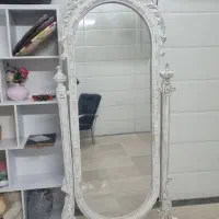 آیینه قدی سالم و تمیز