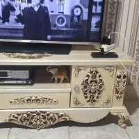 یک عدد میز تلویزن کرم رنگ بابوفه سفید|میز تلویزیون|الوند, |دیوار