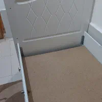 تخت خواب تک نفر ه