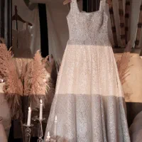 لباس عروس یقه خشتی سنگ دوزی تن خور دوم