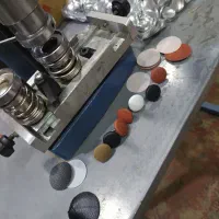 خدمات دکمه زنی چرم و پارچه مبل درب