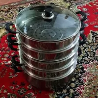 دیگ منتو ، کمد ظروف و تلویزیون کوچک ، آینه و ساعت