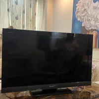 تلویزیون و میز زیرتلویزیون مبل